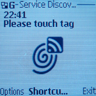 Nokia 3220 detecting a tag, launching Service Discovery